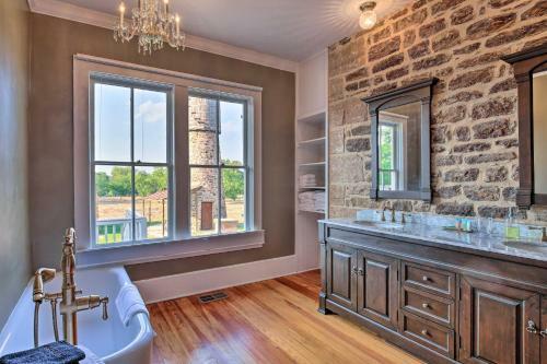 Stunning Historical House About Half Mi To Town!