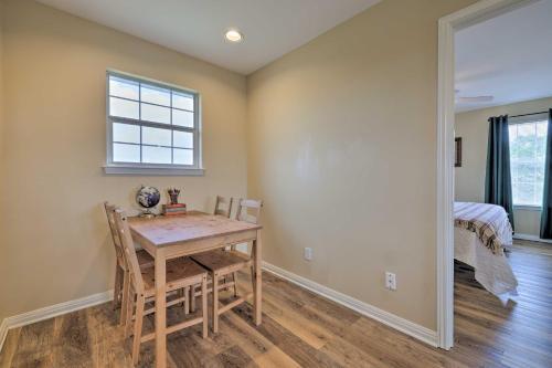 Fox Ridge Farmhouse - Hill Country Getaway!