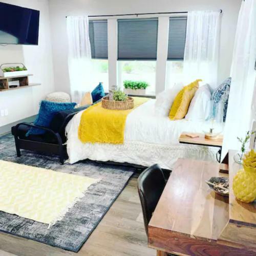 Hill Country Views Apartment