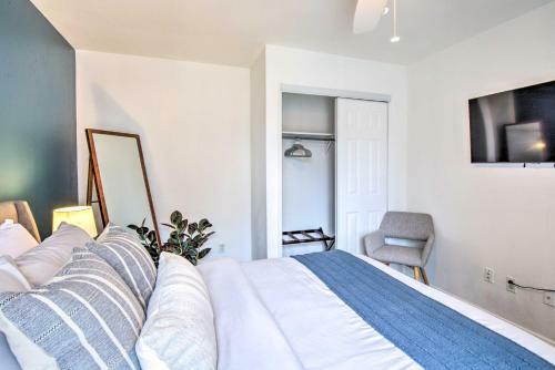 The Colony Townhome Near Golfing And Lakes!