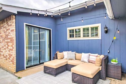 The Colony Townhome Near Golfing And Lakes!