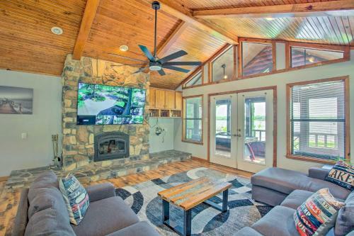 Waterfront Yantis Retreat With Deck And Zipline!