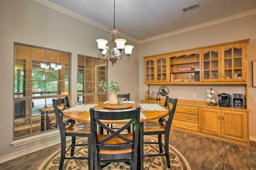 Happy Trails Hideout Pool, Hot Tub, 4 Acres!