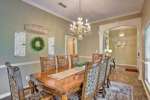 Happy Trails Hideout Pool, Hot Tub, 4 Acres!