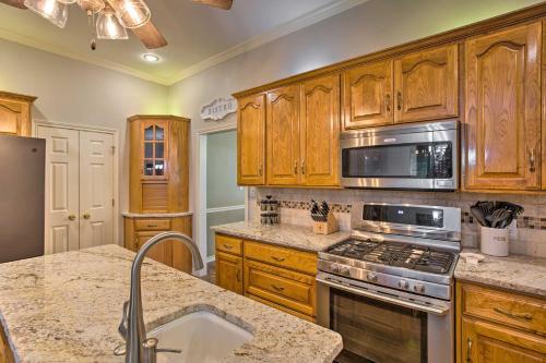 Happy Trails Hideout Pool, Hot Tub, 4 Acres!