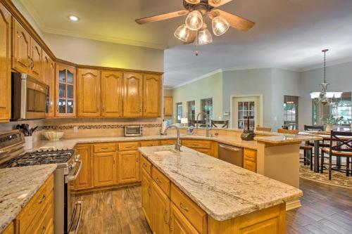 Happy Trails Hideout Pool, Hot Tub, 4 Acres!