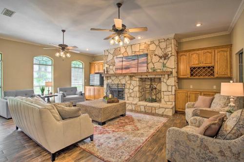 Happy Trails Hideout Pool, Hot Tub, 4 Acres!