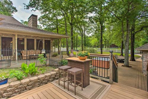 Happy Trails Hideout Pool, Hot Tub, 4 Acres!