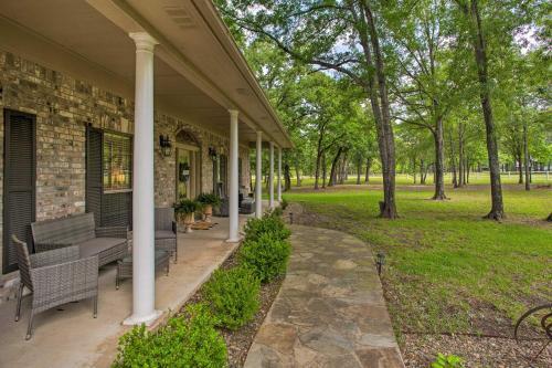 Happy Trails Hideout Pool, Hot Tub, 4 Acres!