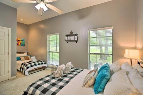 Happy Trails Hideout Pool, Hot Tub, 4 Acres!