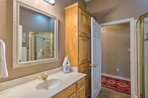 Happy Trails Hideout Pool, Hot Tub, 4 Acres!