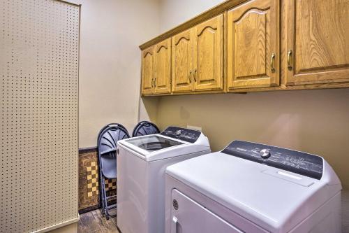 Happy Trails Hideout Pool, Hot Tub, 4 Acres!