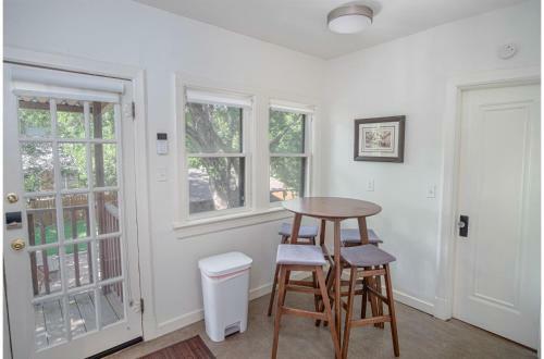 Close To Famous Attractions With Hot Tub And Fire Pit