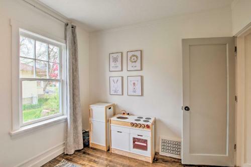 Family-friendly Logan Getaway With Yard And Grill