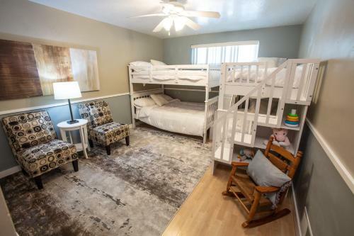 Comfortable Bungalow Near Liberty Park