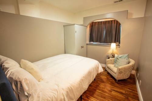 Comfortable Bungalow Near Liberty Park