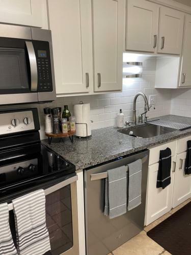 Comfortable Bungalow Near Liberty Park