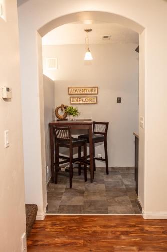 Comfortable Bungalow Near Liberty Park