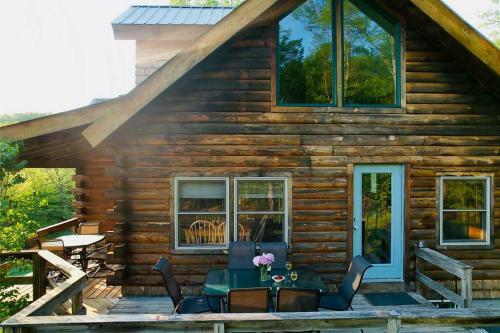 Mountain Top Hideaway Log Cabin W/ Amazing Views