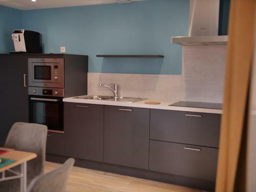 Hostal Room In Apartment - Blue Reves Apartment