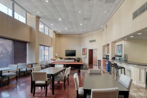 2br Premium Apartment With Gym Parking & Pool By Envitae