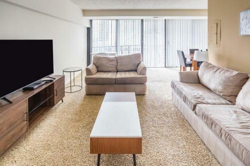 2br Premium Apartment With Gym Parking & Pool By Envitae