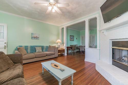 Manor And Mutts #2 Cottage