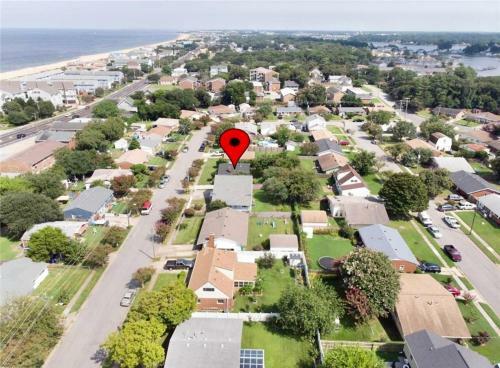 Cozy Bay Cottage Private Yard Blocks From Beach!