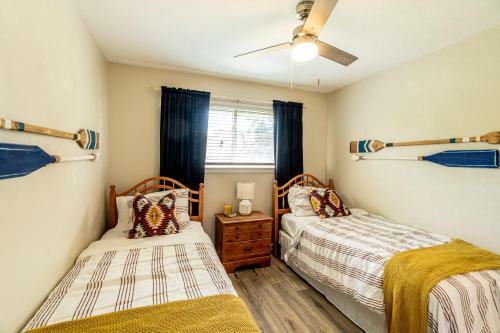 Cozy Bay Cottage Private Yard Blocks From Beach!