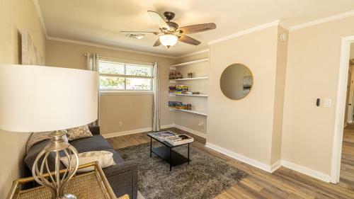 Cozy Bay Cottage Private Yard Blocks From Beach!