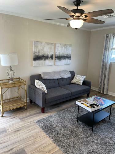 Cozy Bay Cottage Private Yard Blocks From Beach!