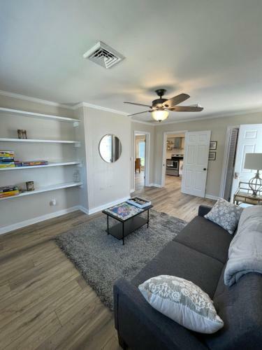 Cozy Bay Cottage Private Yard Blocks From Beach!