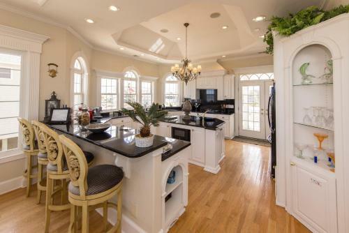 Seaside Sanctuary Oceanfront- Pool Open Year Round
