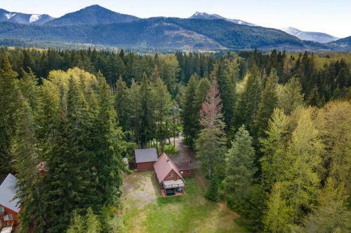 Riverfront Retreat At Lavender Lake