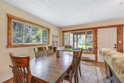 Riverfront Retreat At Lavender Lake