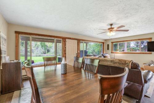 Riverfront Retreat At Lavender Lake