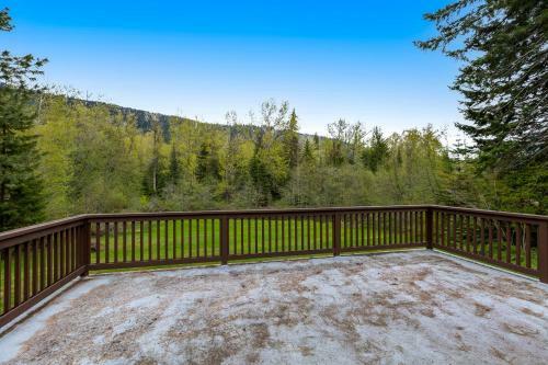 Riverfront Retreat At Lavender Lake