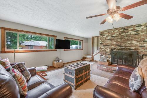 Riverfront Retreat At Lavender Lake