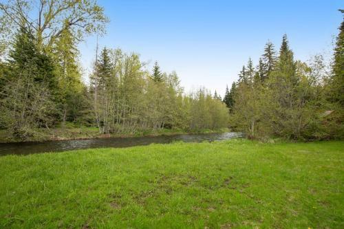 Riverfront Retreat At Lavender Lake