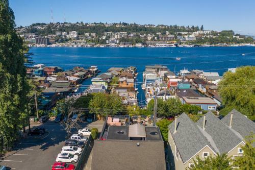 Waterfront Rooftop Deck On Lake Union 3br 3ba Extended Stay