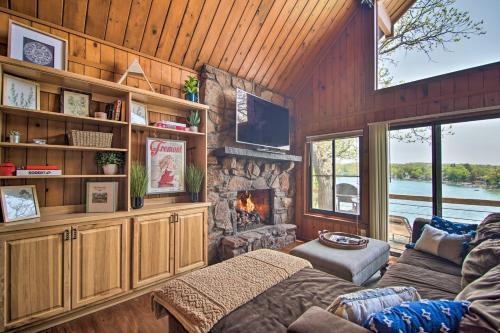 Serene Lakefront Escape Boat Dock And Grill!