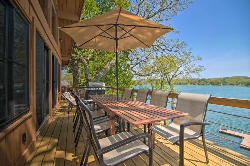 Serene Lakefront Escape Boat Dock And Grill!