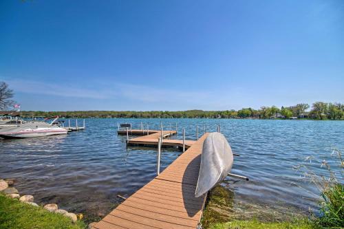 Serene Lakefront Escape Boat Dock And Grill!