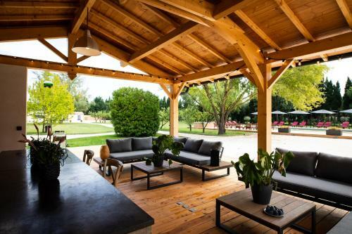Hostal L'insoup�onn�e Saint R�my De Provence