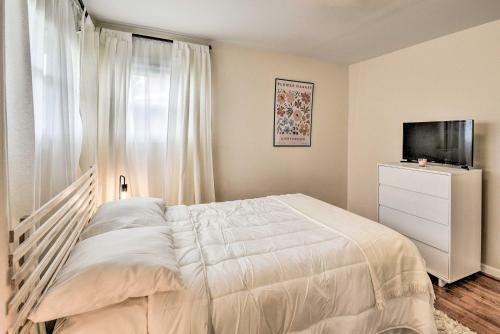 Updated Hampton Home With Yard Less Than 2 Mi To Beach!
