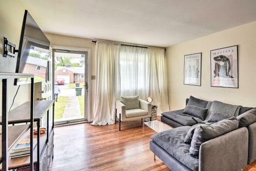 Updated Hampton Home With Yard Less Than 2 Mi To Beach!