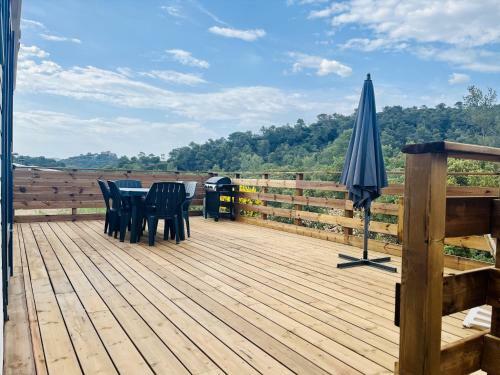 Joli Chalet Avec Grande Terrasse Et Acc�s Piscine