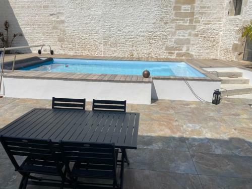 Maison Chaleureuse Avec Piscine Et Parking