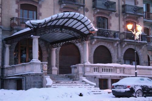 Spacious 2 Bedroom Apartment In Historic Building
