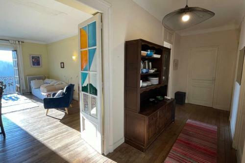 Spacious 2 Bedroom Apartment In Historic Building